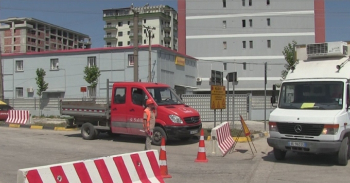 Bllokohet unaza e Fierit/ Nisin punimet, trafiku per ne jug devijohet nga rruga e Beratit